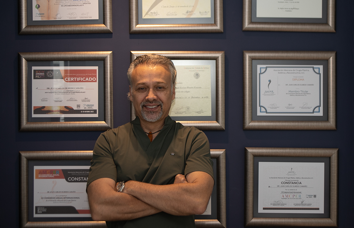 Dr. Juan Carlos Olmedo - Cirujano Plástico Certificado